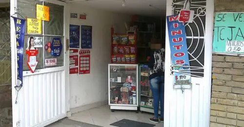 TIENDA Y MINUTOS CALLE 22F CON 114